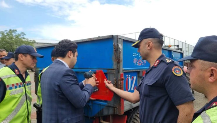 Gölbaşı’nda traktör sürücülerine ücretsiz reflektör dağıtım yapıldı